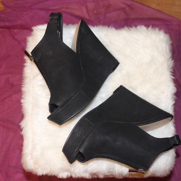 Shoes - Picture 3 of 5